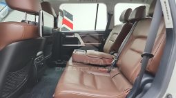 
										2018 Toyota Land Cruiser full									