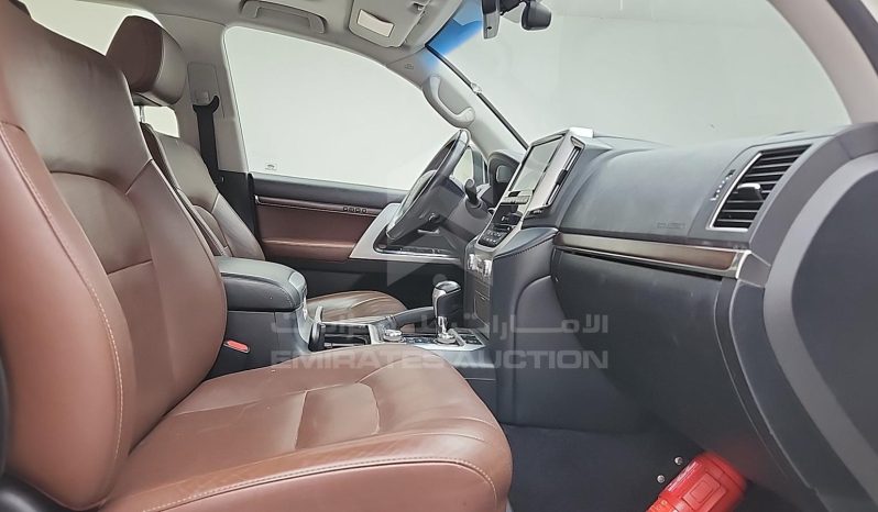 
								2018 Toyota Land Cruiser full									