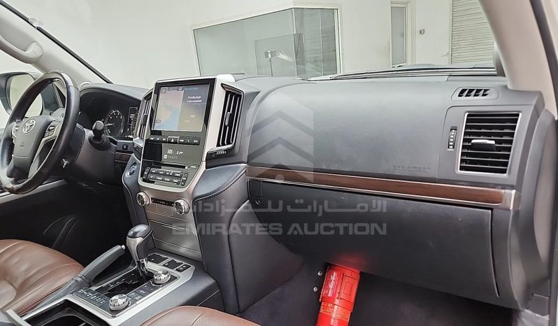 
								2018 Toyota Land Cruiser full									